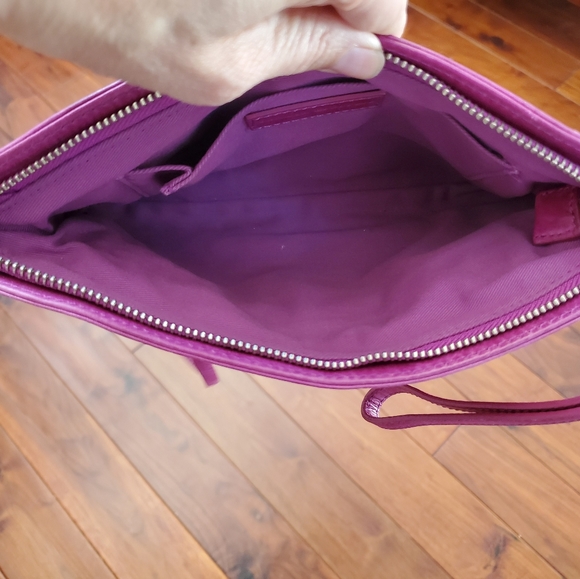 Banana Republic Fushia leather clutch - Picture 3 of 4
